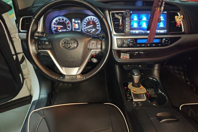 Used Toyota Highlander 2018 2.0T Four-Wheel Drive Luxury Version 7 Seats China VI Standard Steering Wheel