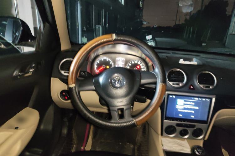 Used Volkswagen Lavida 2011 1.6L Manual Joy Version
