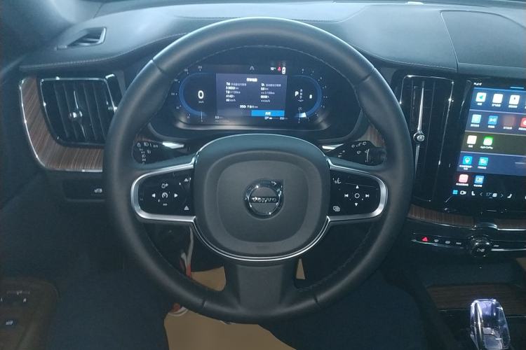 Used Volvo XC60 2025 B5 Four-Wheel Drive Smart & Advanced Luxury Edition
