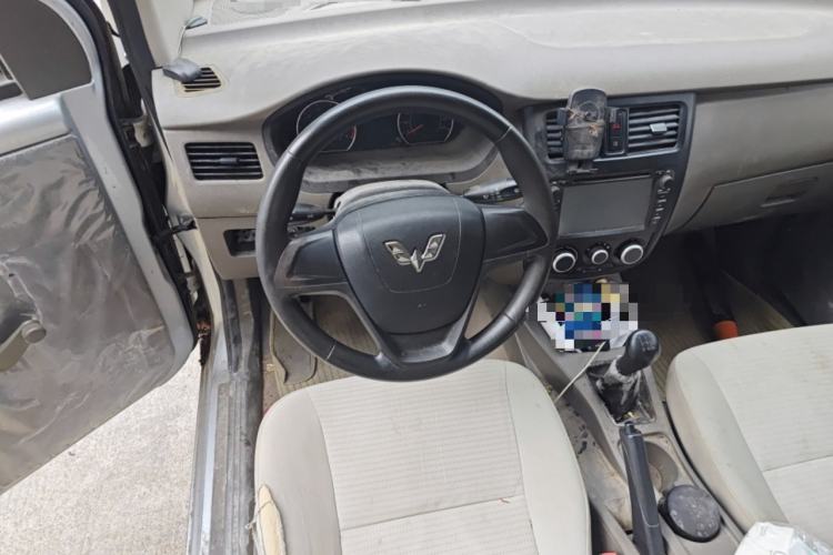 Used Wuling Rongguang V 2016 1.2L Practical Version Steering Wheel