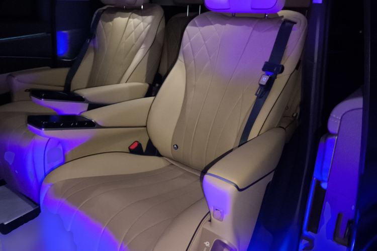 Used Denza D9 2024 DM-i 980 Four-Wheel Drive Prestige Model
