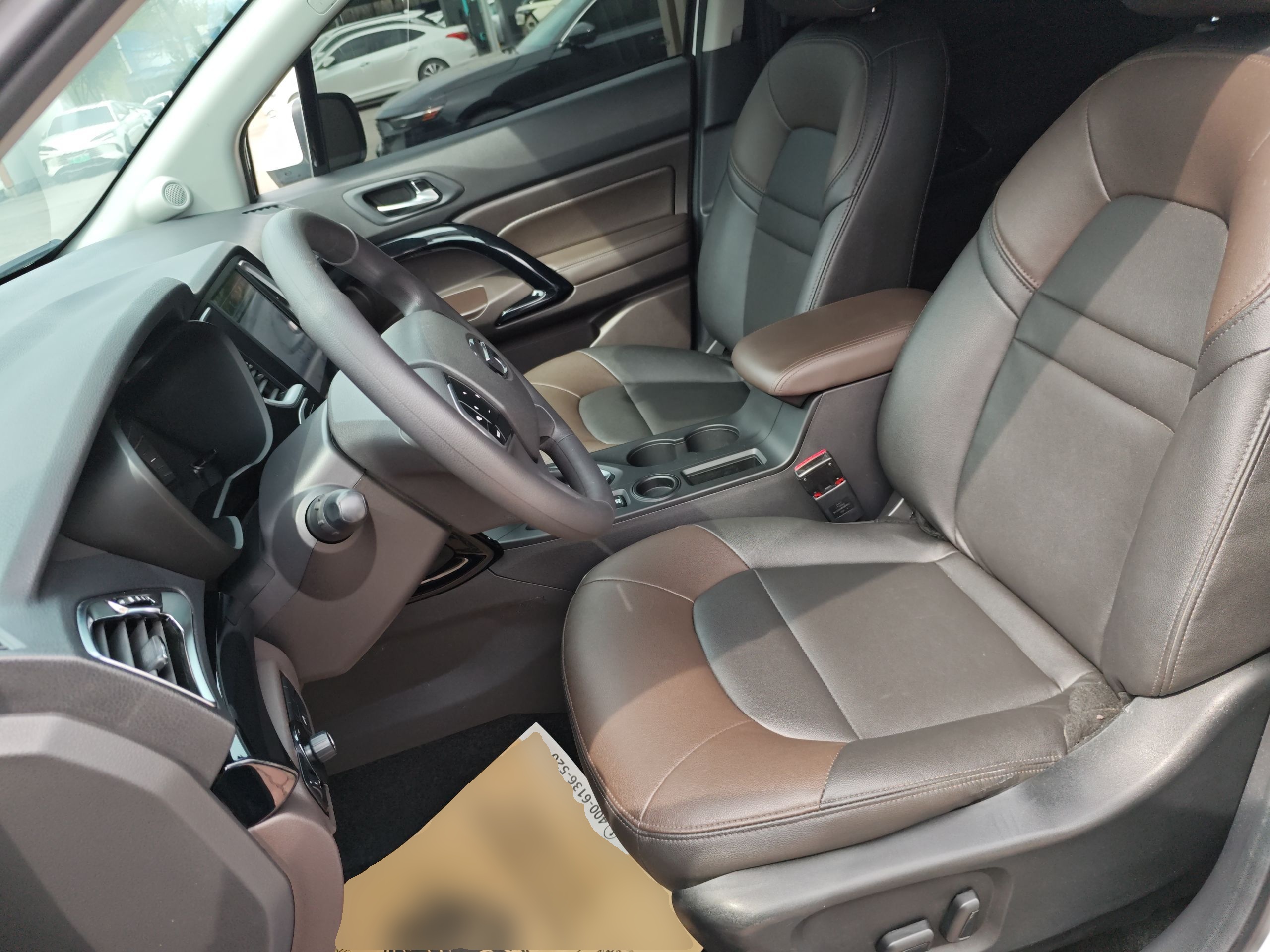 Переднее сиденье в автомобиле