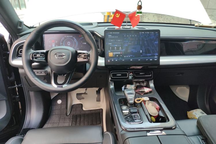 Used GAC Trumpchi GS8 2024 Dual-Motor Series 2.0TM Two-Wheel Drive Premium Edition Center Console