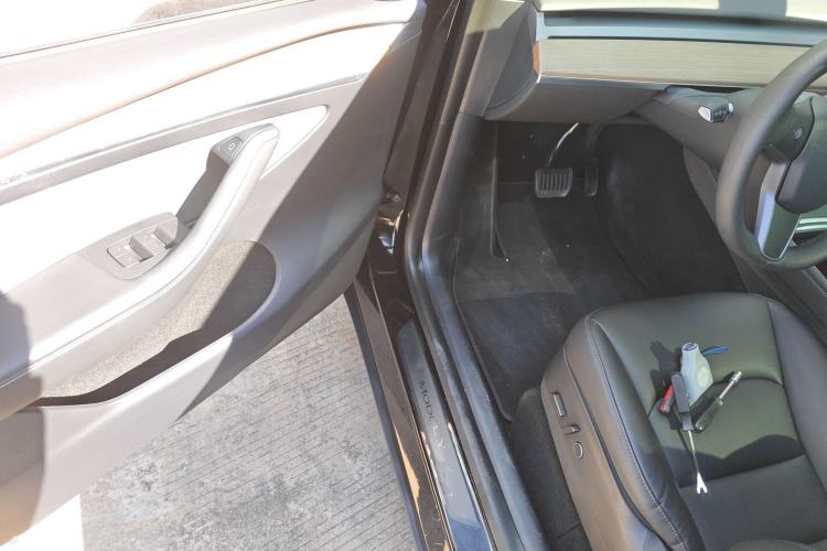 Used Tesla Model Y 2022 Rear-Wheel-Drive Version
