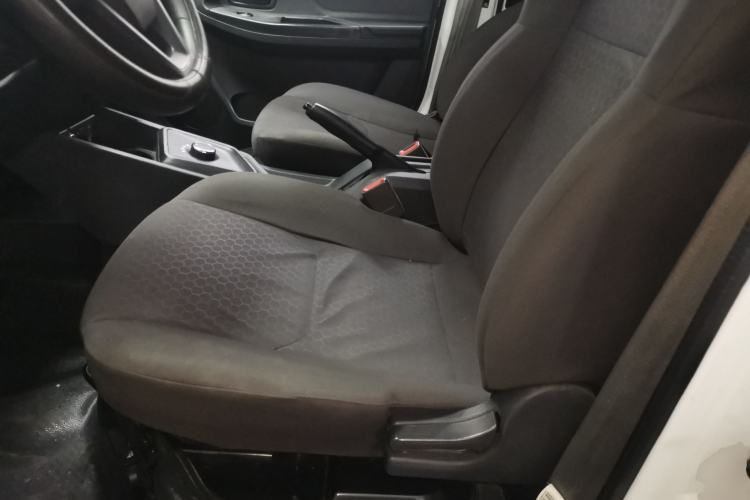 Used Chana Ruixing EM60 2025 Passenger Version Comfort Edition 6 Seats 300 km Range Side-Hinged Doors
