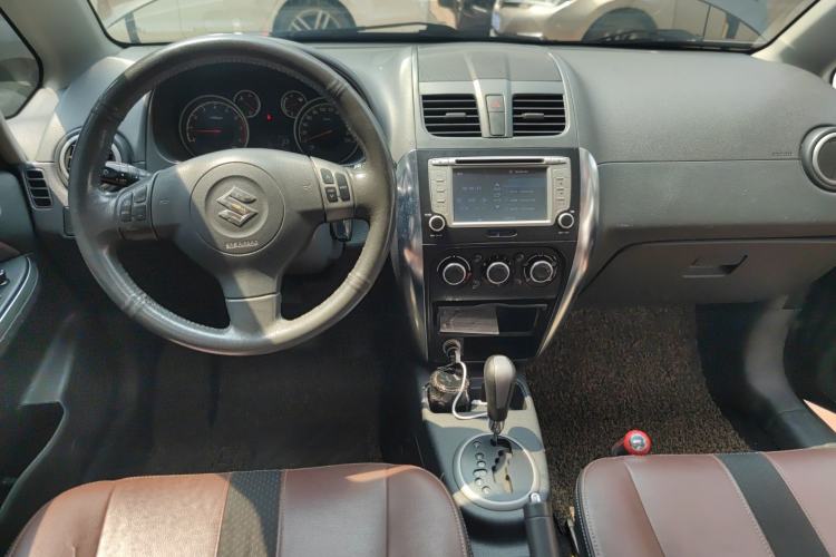 Used Suzuki SX4 2012 1.6L Automatic Ruiqi Model Center Console