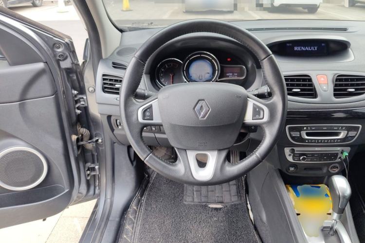 Used Renault Fluence 2015 2.0L Standard Edition
