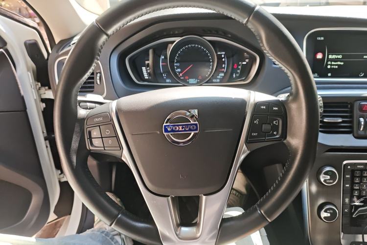 Used Volvo V40 2016 T3 Zhiyi Edition
