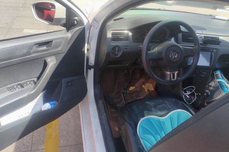 Used Volkswagen Santana 2015 1.6L Manual Fashion Edition Interior 3