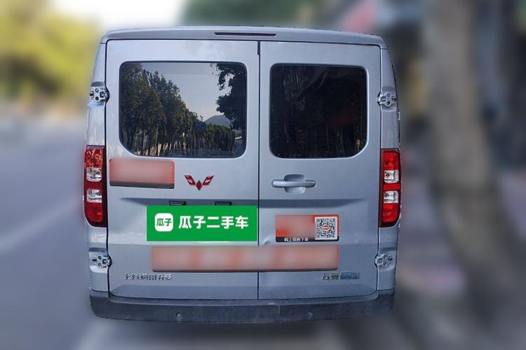Used Wuling Yangguang 2025 Model 310KM Bus Edition—Customized by CATL
