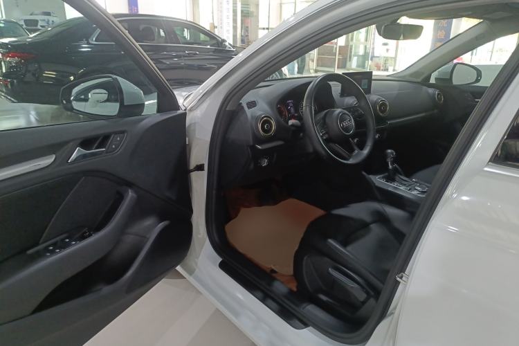 Used Audi A3 2019 Sportback 35 TFSI Ambition China VI Driver Seat