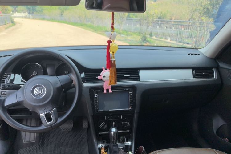 Used Volkswagen Bora 2013 1.6L Automatic Comfort Model Center Console