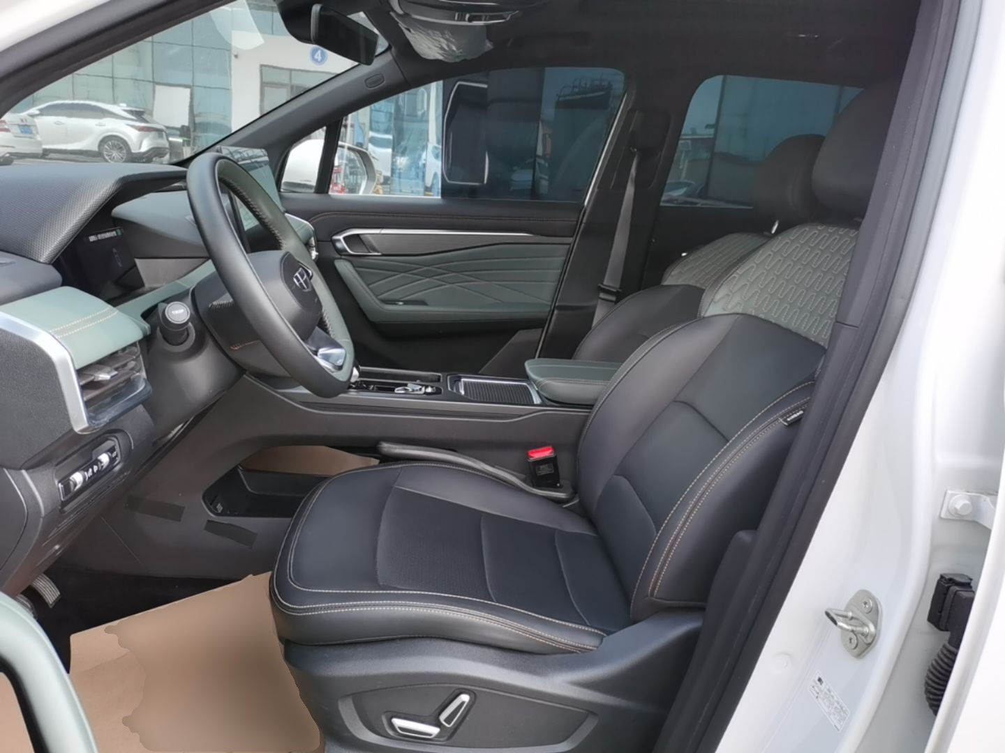 Geely Auto Haoyue L 2024 2.0T DCT Prestige Version — снимка 17