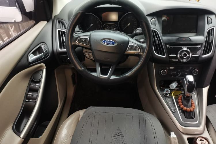 Used Ford Focus 2015 Sedan EcoBoost 180 Automatic Flagship Model Steering Wheel