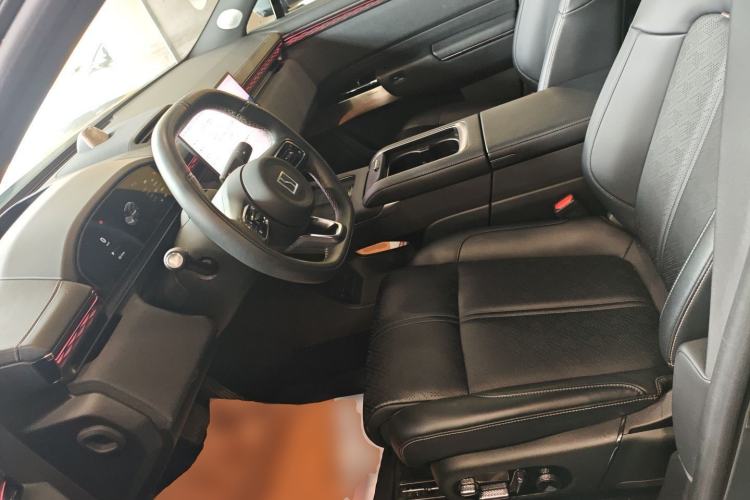 Used Zeekr 7X 2025 100 kWh Long-Range Rear-Wheel Drive with Intelligent Driving Features Left Front Seat