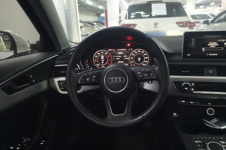 Used Audi A4L 2018 30th Anniversary Edition 40 TFSI Fashion Model Steering Wheel