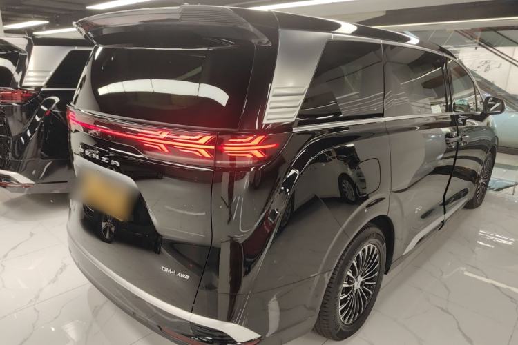 Used Denza D9 2022 DM-i 970 Four-Wheel Drive Flagship Model Rear Right 45 Deg