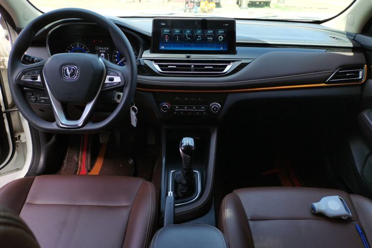 Used CHANGAN Eado DT 2019 1.6L Manual Comfort Model China VI Standard Center Console