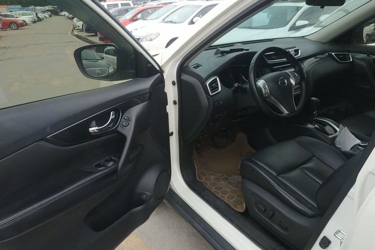 Used Nissan X-Trail 2014 2.5L CVT Luxury Edition 4WD Driver Seat