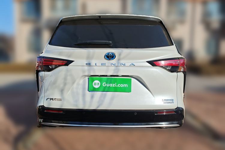 Used Toyota SIENNA 2023 2.5L Hybrid Deluxe Edition Rear