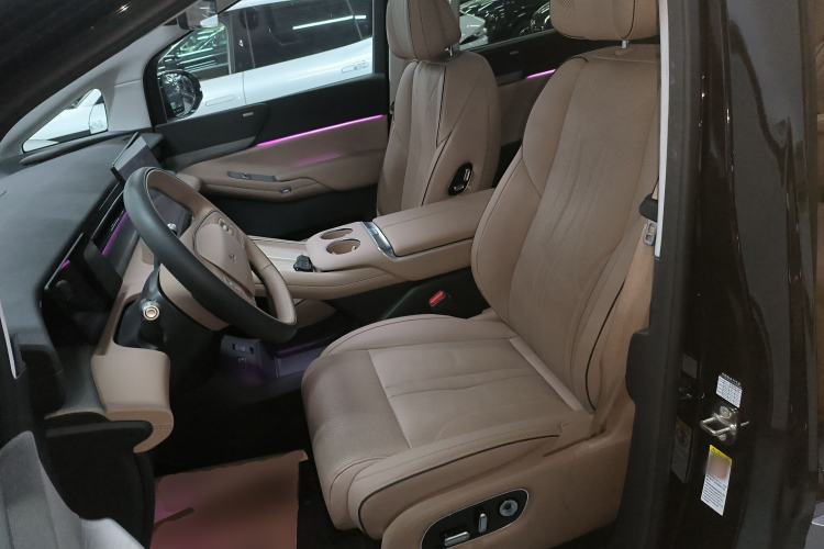 Used XPeng X9 2025 740 Ultra-Long Range Max Left Front Seat