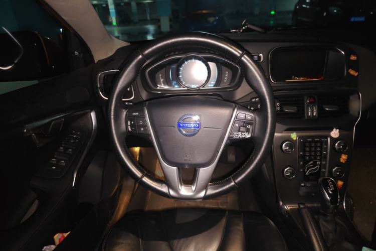 Used Volvo V40 2013 2.0T Zhiya Edition Steering Wheel