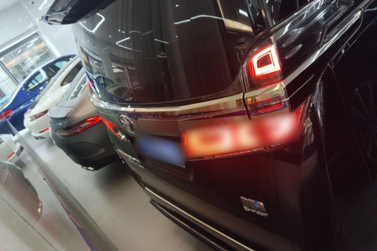 Used Toyota Vellfire 2021 Crown Dual-Engine 2.5L HV Prestige Edition
