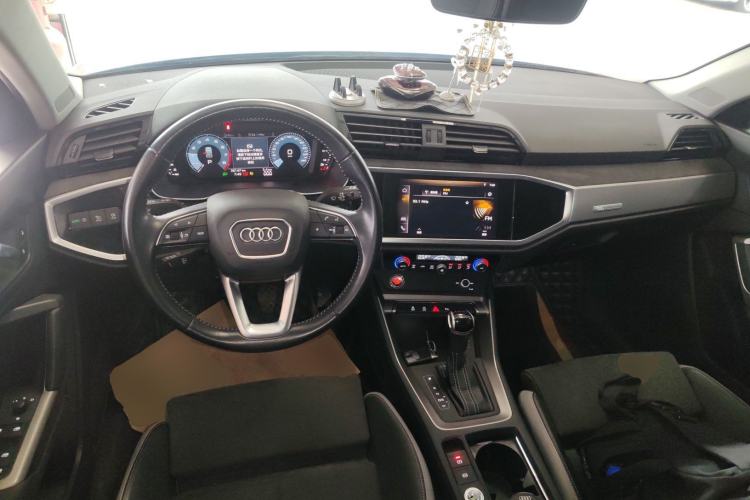 Used Audi Q3 2021 35 TFSI Progressive Dynamic Edition Center Console