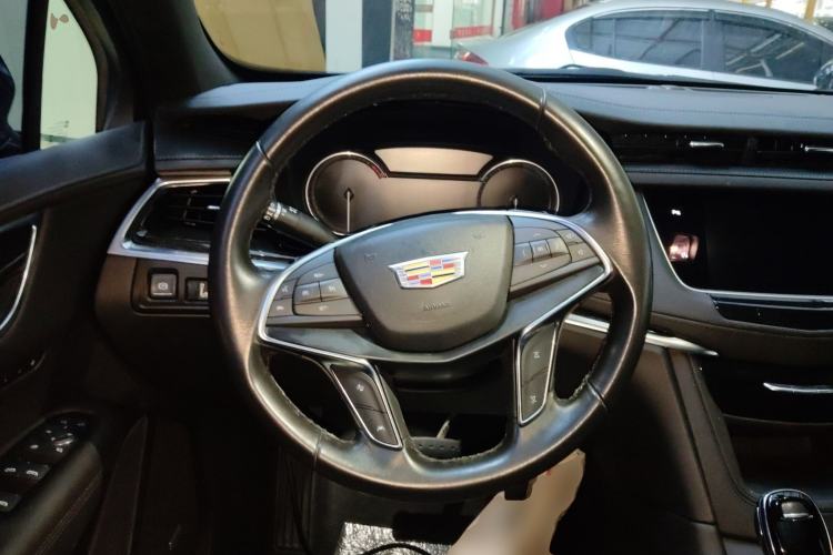 Used Cadillac XT5 2022 2.0T Two-Wheel Drive Luxury Version Steering Wheel