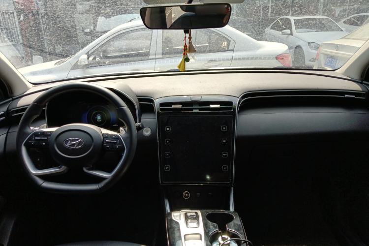 Used Hyundai Tucson 2023 Tucson L 1.5T Automatic Two-Wheel Drive DLX Luxury Edition Center Console