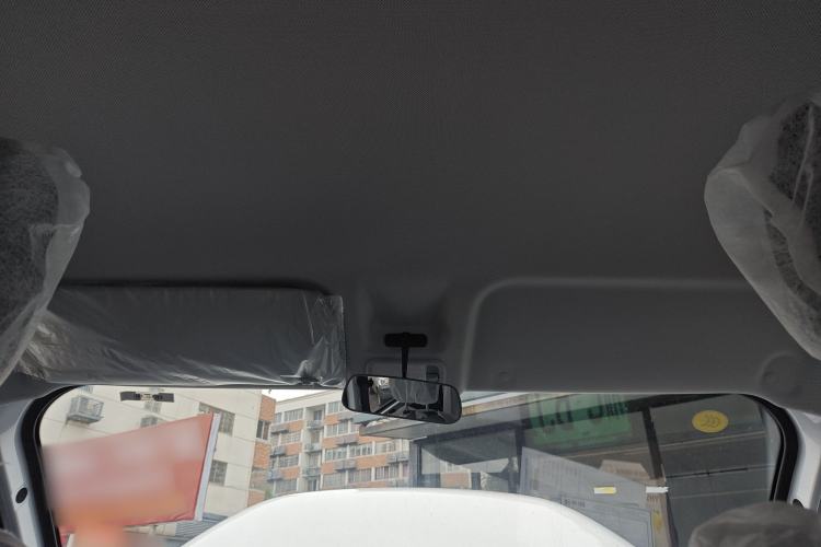 Used Wuling Yangguang 2025 Model 310KM Bus Edition—Customized by CATL