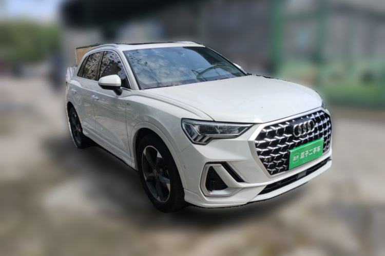 Used Audi Q3 2024 35 TFSI Fashion Dynamic Edition Front Right 45 Deg