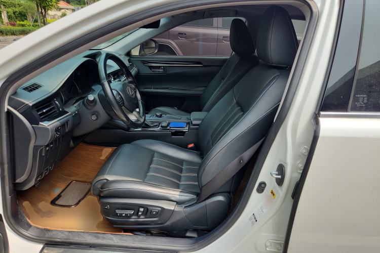 Used Lexus ES 2015 300h Comfort Edition