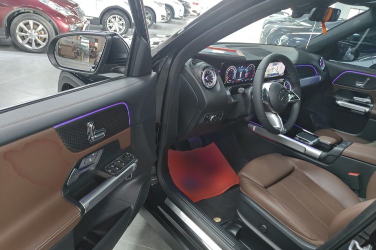 Used Mercedes-Benz GLB 2024 GLB 220 Dynamic Edition Driver Seat