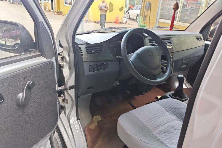 Used Jinbei Hiace X30 2023 1.5L Super-Comfortable Passenger Van 5/6/7-Seater Non-Air-Conditioned Version Model SWC15M Driver Seat