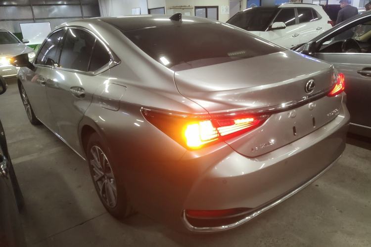 Used Lexus ES 2023 200 Excellence Edition
