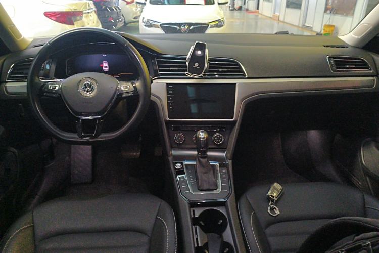 Used Volkswagen Lamando 2021 Facelift 280TSI DSG Comfort Edition (Manual Air Conditioning) Center Console