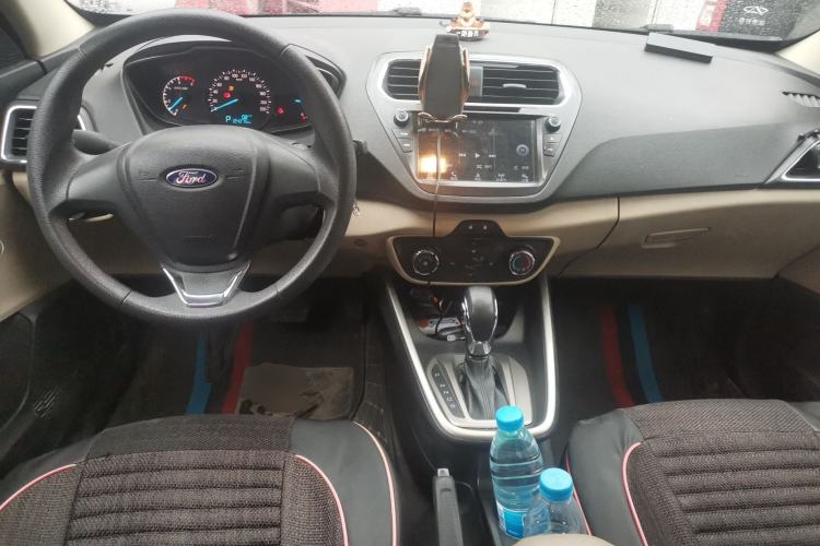 Used Ford Escort 2015 1.5L Automatic Comfort Edition Center Console