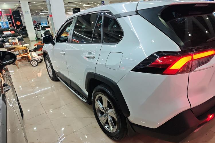 Used Toyota RAV4 2021 2.0L CVT Two-Wheel Drive Fashion Edition
