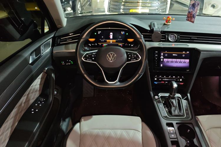 Used Volkswagen Magotan 2023 2 Million Units Limited Edition 330TSI DSG Leading Version
