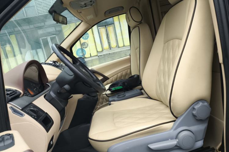 Used Mercedes-Benz Vito 2013 3.0L Business Edition Left Front Seat