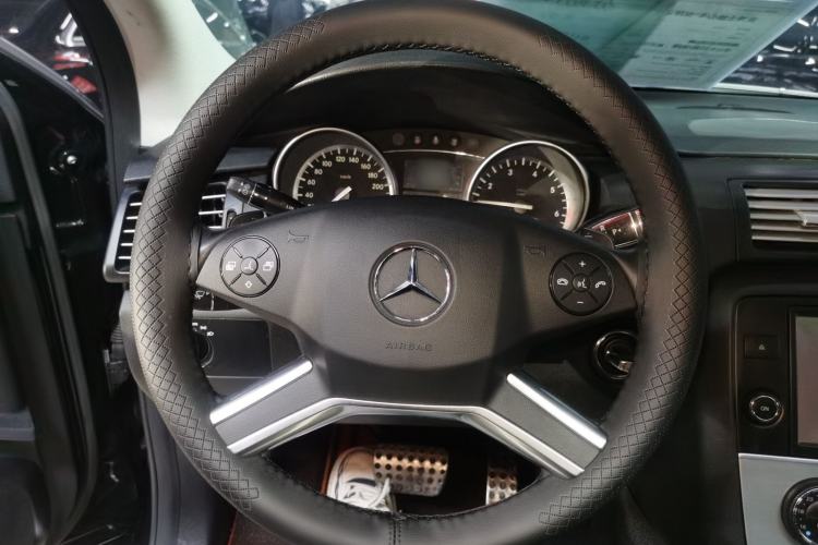 Used Mercedes-Benz R-Class 2017 R 320 4MATIC Business Edition Prestige Model Steering Wheel