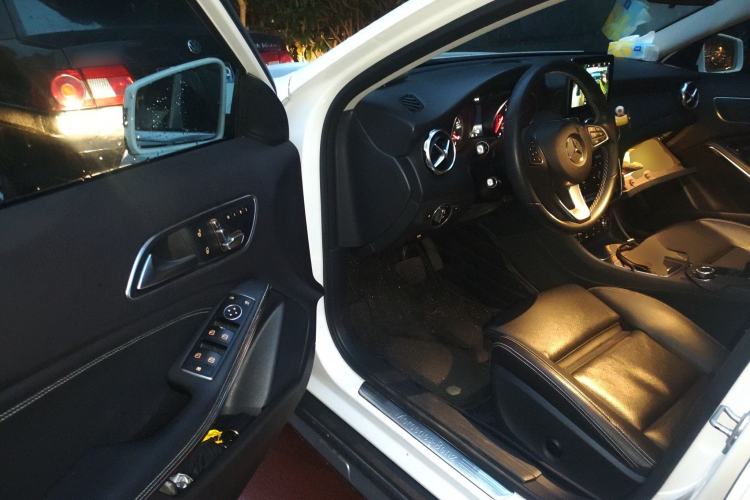 Used Mercedes-Benz GLA 2017 GLA 200 Sport Edition Driver Seat