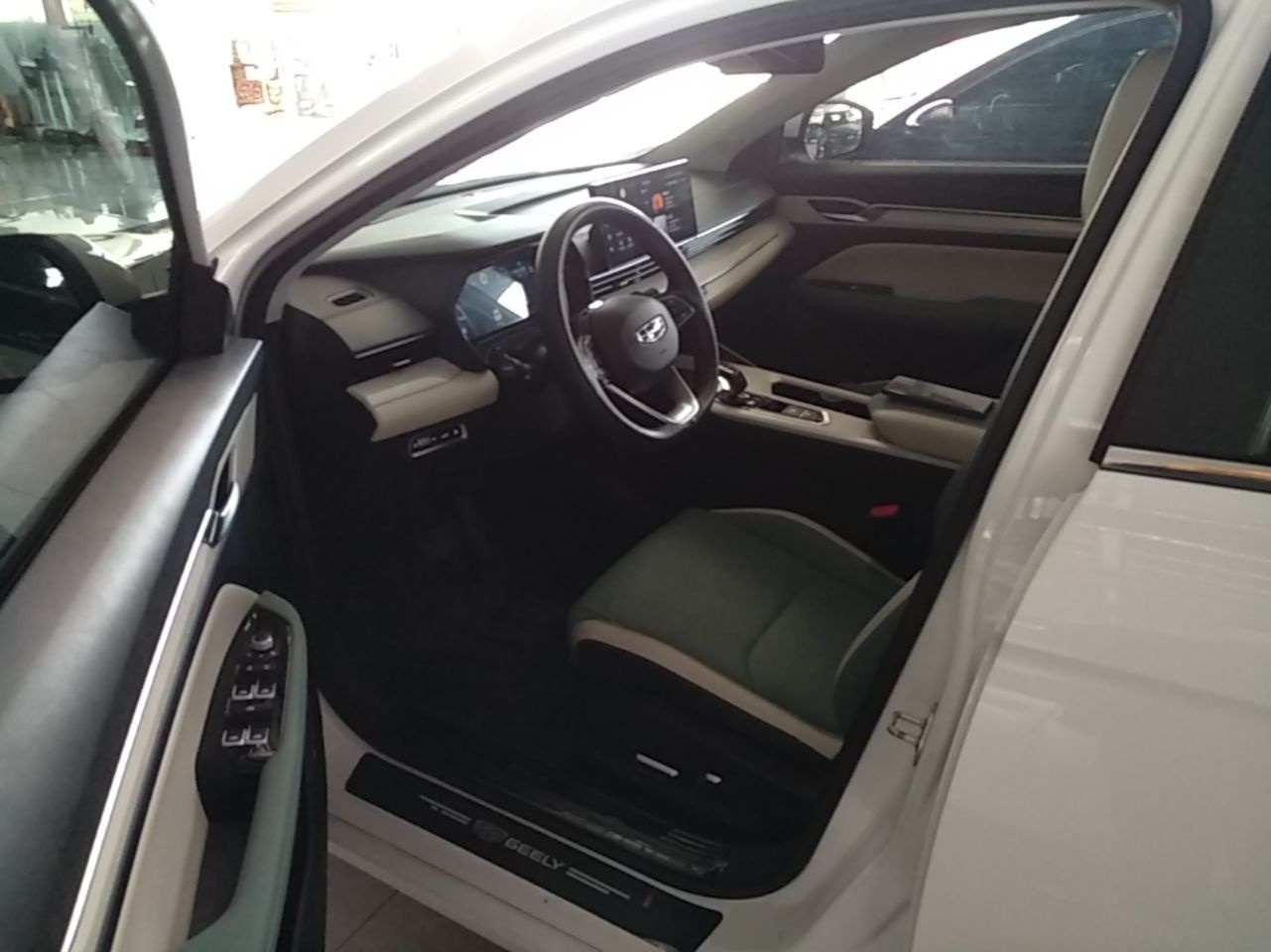 Geely Auto Emgrand L HiP 2022 1.5TD-DHT Pro 100KM Super Swift — снимка 17