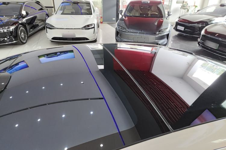 Used Hima Luxeed S7 2025 785 km Ultra Roof