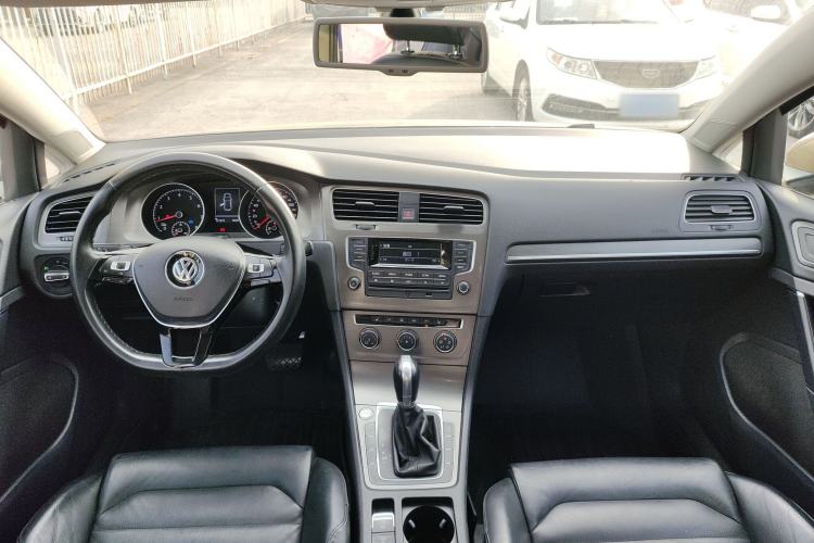 Used Volkswagen Golf 2015 1.4TSI Automatic Luxury Model Center Console