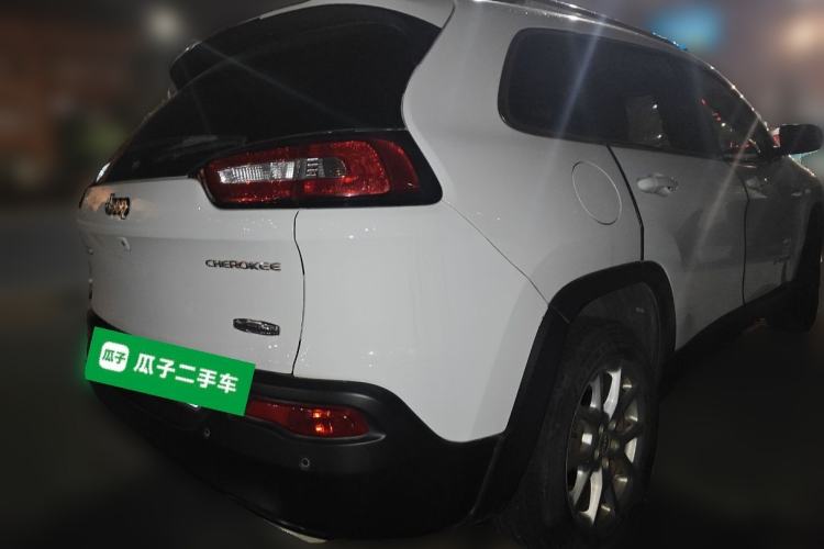 Used Jeep Cherokee 2016 2.4L Leading Smart Version
