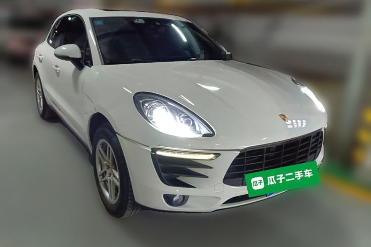 Used Porsche Macan 2017 Macan 2.0T Front Right 45 Deg