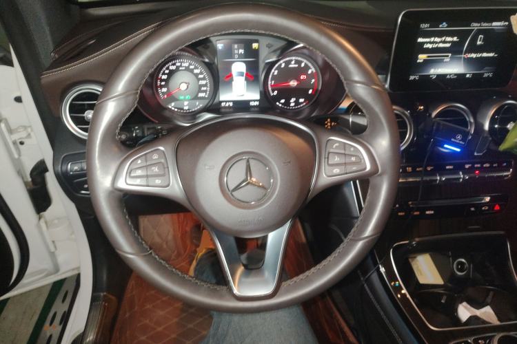 Used Mercedes-Benz GLC 2018 GLC 260 4MATIC Luxury Model
