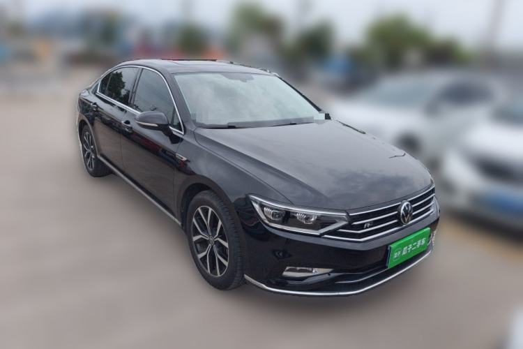 Used Volkswagen Magotan 2020 330TSI DSG Luxury Edition Front Right 45 Deg